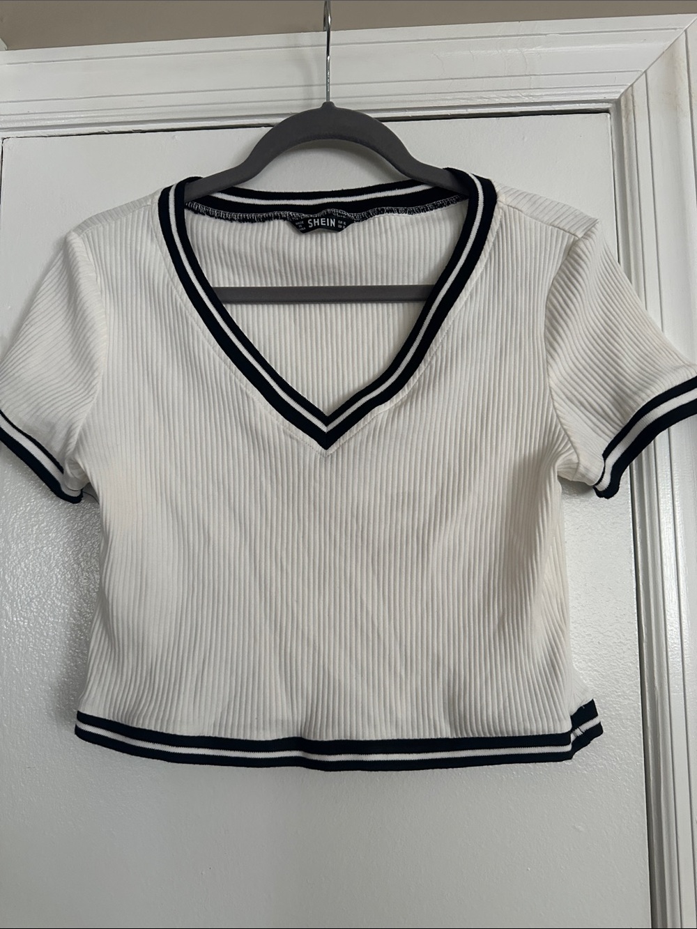 SHEIN White Ribbed V-Neck Crop Top with Black Trim